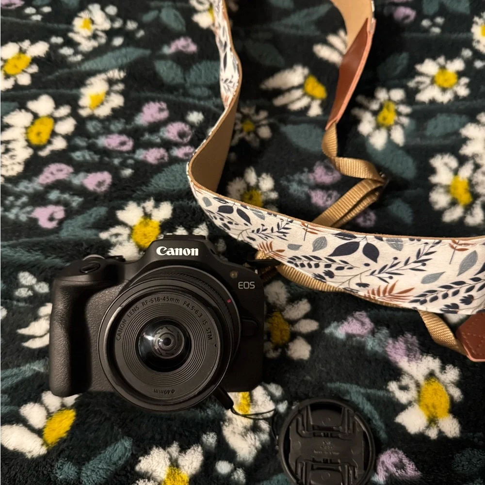 Canon EOS R100 Mirrorless camera Black with Floral Strap